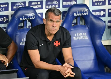 Técnico interino do Vasco detalha escolha de Brenner na disputa de pênaltis e lamenta a eliminação: Insuficiente Técnico interino do Vasco detalha escolha de Brenner na disputa de pênaltis e lamenta a eliminação: "Insuficiente"