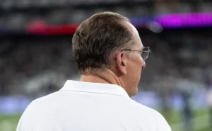 Textor age rápido no Botafogo e convoca reunião no Nilton Santos para aliviar pressão