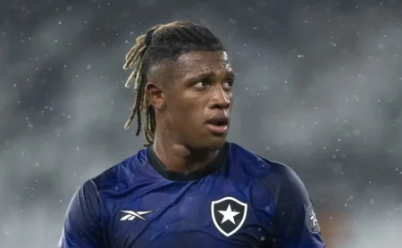 Textor toma decisão sobre Danilo e Palmeiras enfrenta resistência do empresário em negociação Textor toma decisão sobre Danilo e Palmeiras enfrenta resistência do empresário em negociação