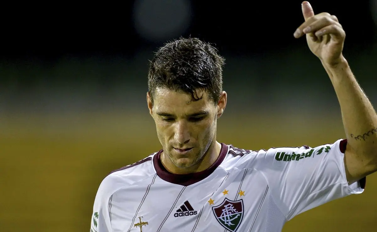 Thiago Neves, ex-Fluminense, busca iniciar carreira como técnico e estagia no Bangu Thiago Neves, ex-Fluminense, busca iniciar carreira como técnico e estagia no Bangu