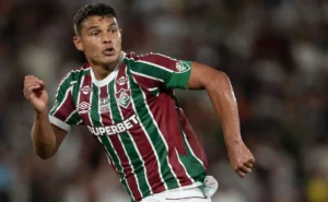 Thiago Silva critica demissão de Filipe Luís e lamenta tratamento do Flamengo.
