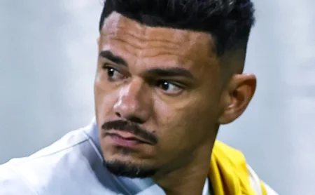 Tiquinho Soares: Condição Física em Destaque e Preparação Geram Debate no Santos