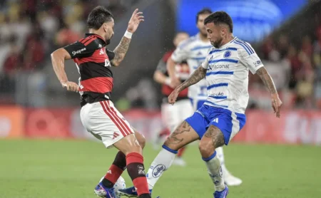 Torcedores do Flamengo exaltam Leonardo Jardim após atuação de Lucas Paquetá contra o Cruzeiro