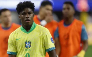 Torcedores pedem Endrick e criticam escalação de Ancelotti para a seleção brasileira contra a Croácia