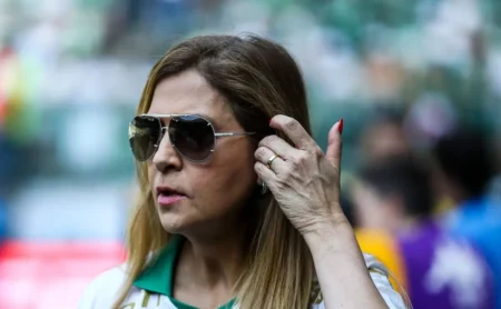 Torcida do Flamengo aprova atitude de Leila Pereira com Abel Ferreira após saída de Filipe Luís