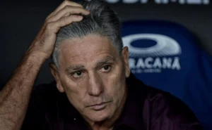 Torcida do Vasco critica mudanças de Renato Gaúcho na escalação: "Time piorou"