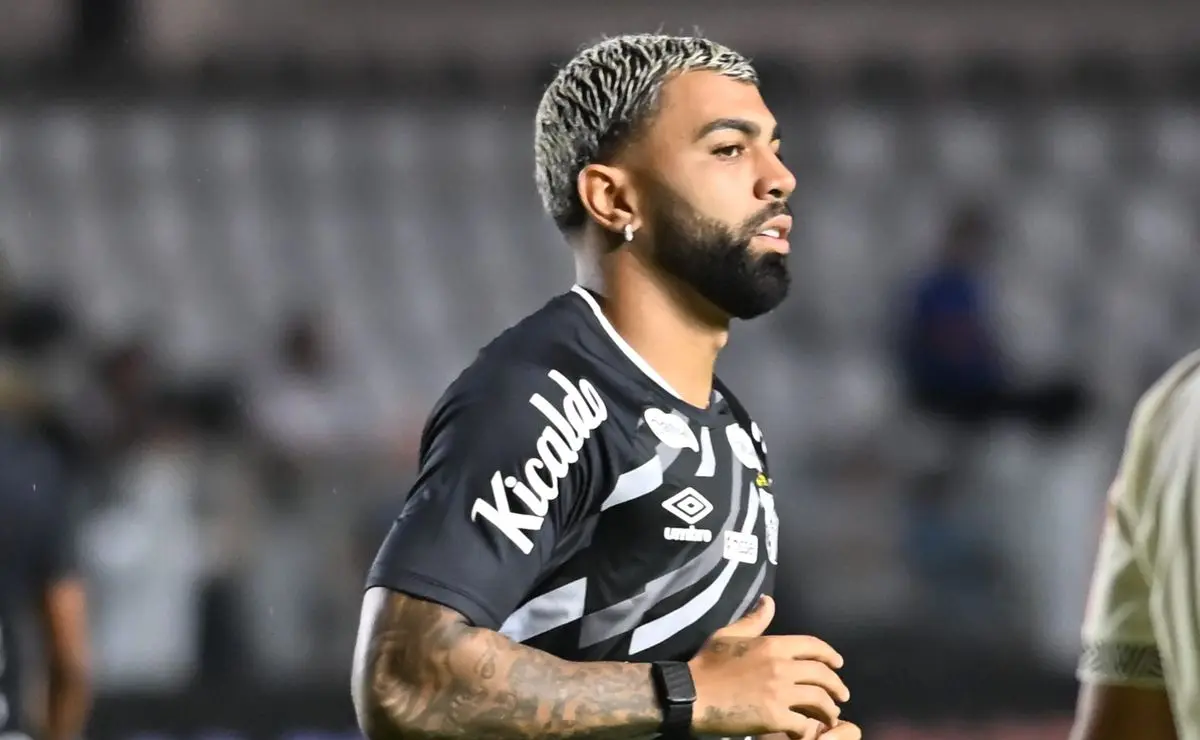 Torcida do Cruzeiro pede a rescisão do contrato de Gabigol após partida contra o Santos Torcida do Cruzeiro pede a rescisão do contrato de Gabigol após partida contra o Santos