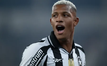 Transferência de Danilo: Negociação entre Botafogo e Palmeiras esfria.