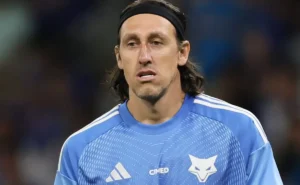 Trauma no joelho compromete temporada de Cássio e o transforma em problema para o Cruzeiro