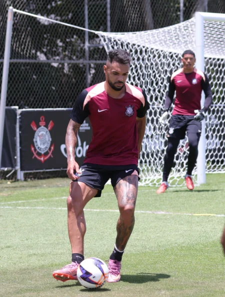 Treino do Corinthians: Raniele no grupo e Allan em atividades separadas no CT