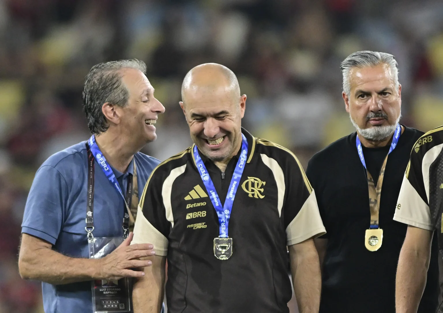 Título ameniza clima, e Flamengo busca absorver ideias de Leonardo Jardim