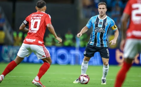 Áudio polêmico de Daniel Bins no VAR em Grêmio x Internacional revolta Baldasso: relato de "ânsia de vômito"