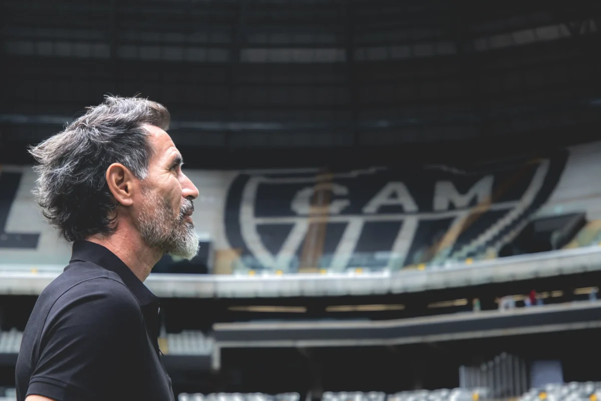 Um mês de Domínguez no Atlético-MG: mudanças e desafios.