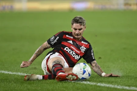 Varela descreve o Flamengo como "uma loucura" e alerta: "É preciso estar preparado para qualquer coisa"