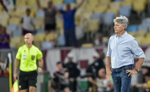 Vasco busca definir o futuro de jovens afastados do elenco. Vasco busca definir o futuro de jovens afastados do elenco.