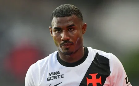 Vasco define o futuro de Cuiabano e avalia compra definitiva