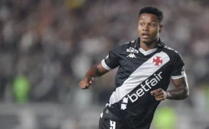 Vasco espera evolução de Matheus França, mas mantém o jogador no momento