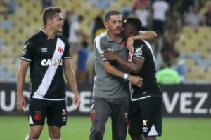 Vasco venceu o Fluminense com Valdir Bigode e técnico interino em 2017; veja