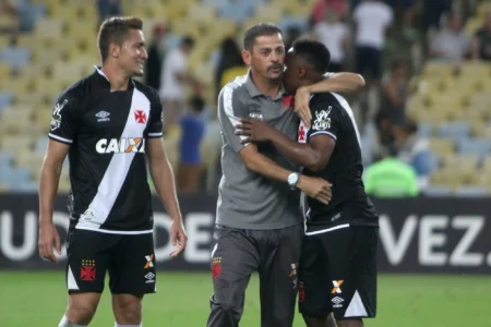 Vasco venceu o Fluminense com Valdir Bigode e técnico interino em 2017; veja