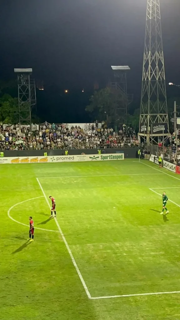 Vegetti: artilheiro brasileiro em 2025, mas com início decepcionante no Paraguai