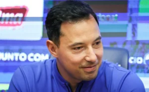 Vice-presidente do Cruzeiro afirma que prioridade é escapar do Z4, apesar de grupo desafiador na Libertadores