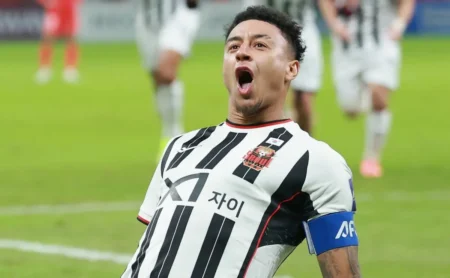 Vidente prevê desafios e turbulência na trajetória de Lingard no Corinthians em 2026