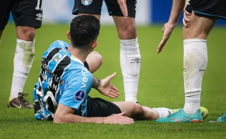 Villasanti retoma atividades com a bola após lesão no LCA; retorno previsto para abril