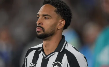 Vitinho cobra "foco total" do Botafogo para decisão contra o Barcelona-EQU: "Com o apoio da torcida"