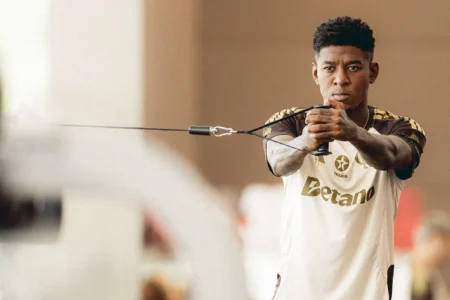 Vitão, ex-Flamengo e próximo do Cruzeiro, almeja titularidade após destaque no Carioca