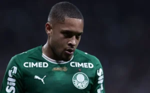 Vitor Roque treina com o grupo do Palmeiras e se aproxima de estreia contra o Novorizontino