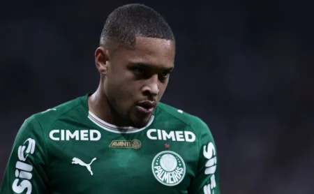 Vitor Roque treina com o grupo do Palmeiras e se aproxima de estreia contra o Novorizontino