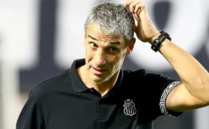 Vojvoda é alvo do Botafogo logo após deixar o Santos, diz portal