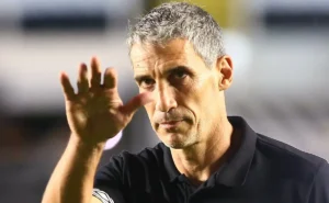 Vojvoda demitido do Santos: diretoria busca Crespo e Cuca
