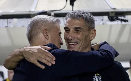 Vojvoda encaminha-se para a saída do Santos, com Cuca como principal alternativa Vojvoda encaminha-se para a saída do Santos, com Cuca como principal alternativa