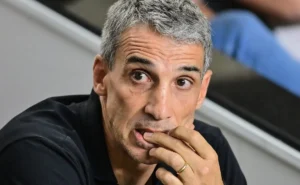 Vojvoda pode ser demitido em caso de nova derrota; Cuca e Tite são bem avaliados no Santos.