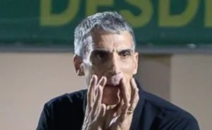 Vojvoda tem última chance no Santos: vitória contra o Internacional é crucial