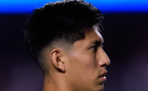 Vojvoda testa três zagueiros e pode deixar Miguelito fora do Santos contra o Mirassol; Barreal e Rony como alas