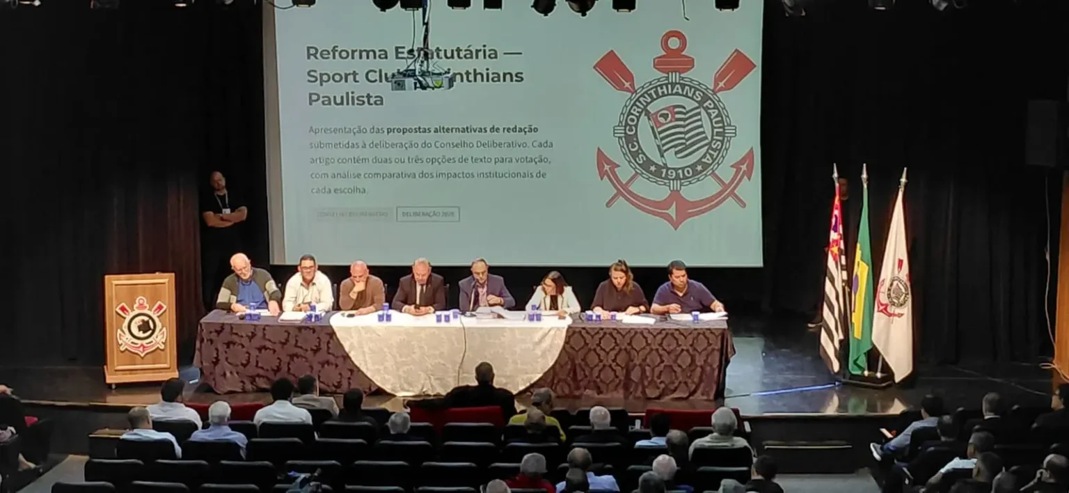 Votação da reforma do estatuto do Corinthians é encerrada após discussão entre conselheiros