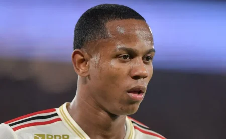 Wallace Yan se destaca em treinos e anima Leonardo Jardim, podendo ganhar espaço no Flamengo