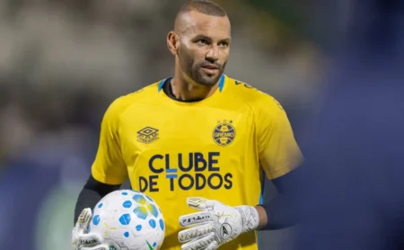 Weverton lamenta lesão grave de Marlon após vitória do Grêmio: “Difícil continuar”
