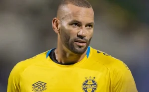 Weverton lamenta empate com Chapecoense e cita influência do Gre-Nal: “Desgaste foi muito grande” Weverton lamenta empate com Chapecoense e cita influência do Gre-Nal: “Desgaste foi muito grande”