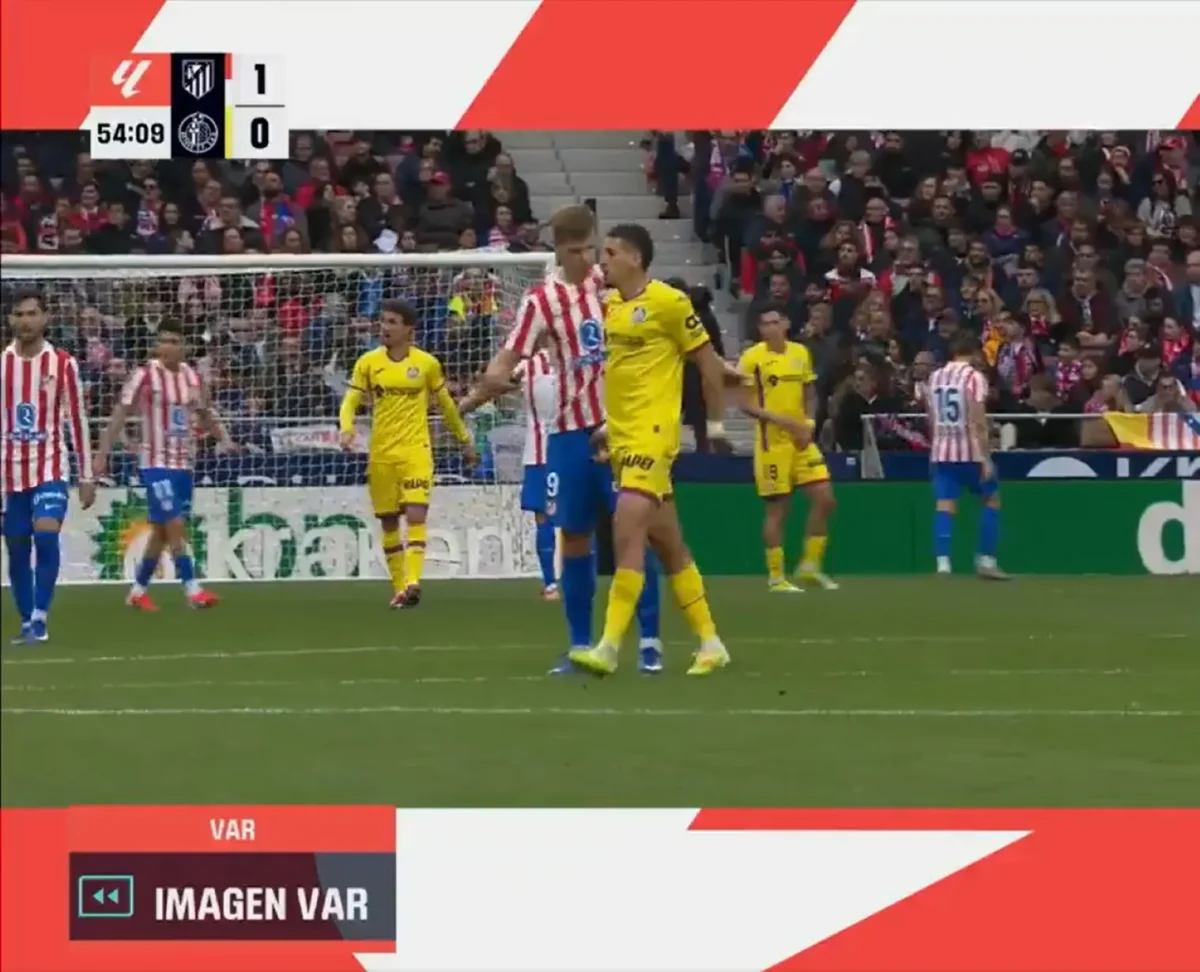 Zagueiro do Getafe expulso por conduta inadequada contra rival do Atlético de Madrid; veja Zagueiro do Getafe expulso por conduta inadequada contra rival do Atlético de Madrid; veja