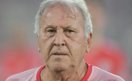 Zico revela conversa com Filipe Luís após sua saída do Flamengo e afirma que o técnico não se surpreendeu.