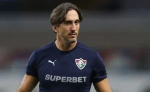Zubeldía explica escalação de Guilherme Arana como titular do Fluminense: “Jogador importante e de bom nível”