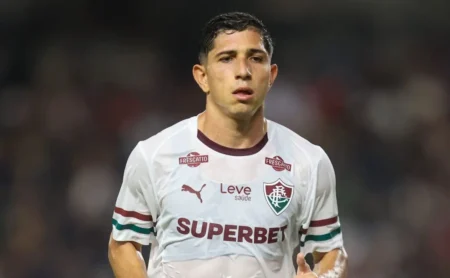 Zubeldía explica escolha de Savarino como titular no Fluminense: “Era o ideal”