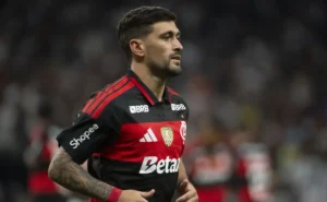 Arrascaeta a um jogo de igualar recorde histórico e pode liderar ranking do Flamengo